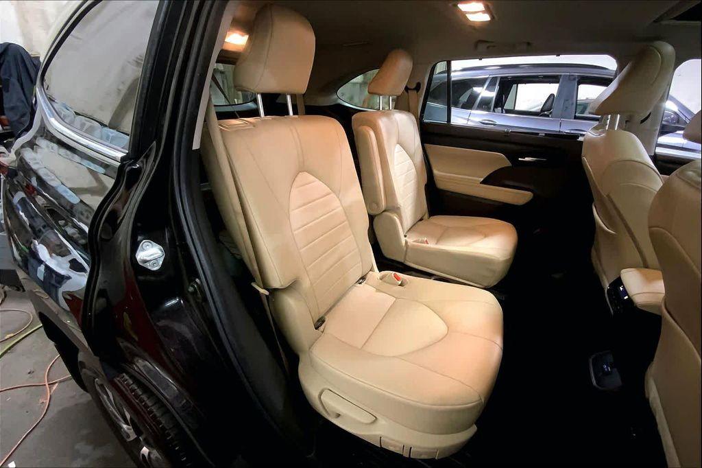 used 2022 Toyota Highlander car, priced at $34,997