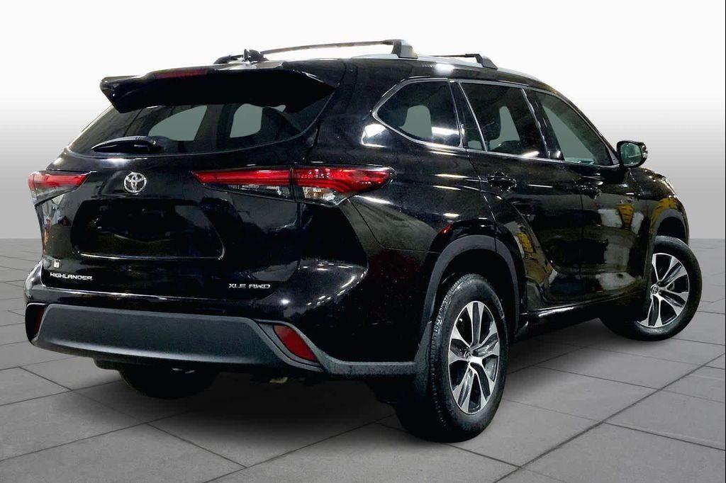 used 2022 Toyota Highlander car, priced at $34,997
