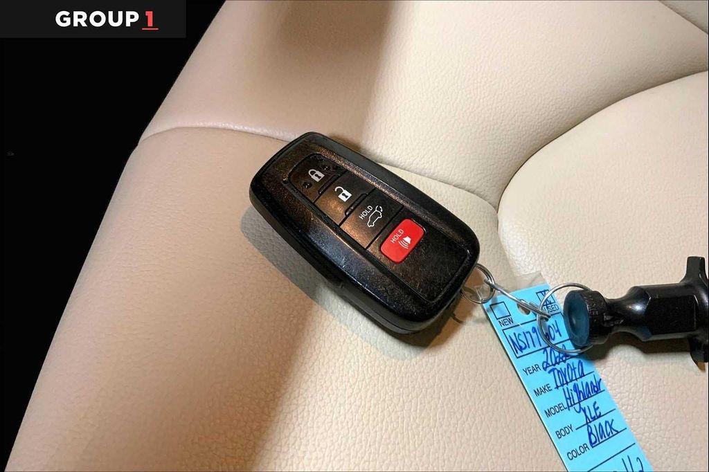 used 2022 Toyota Highlander car, priced at $34,997