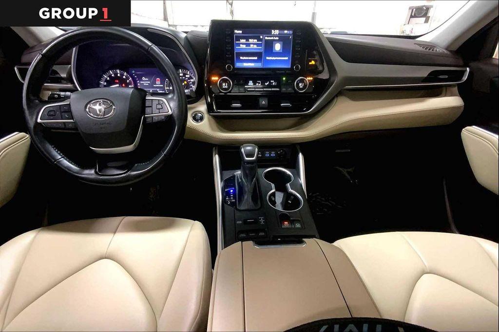 used 2022 Toyota Highlander car, priced at $34,997