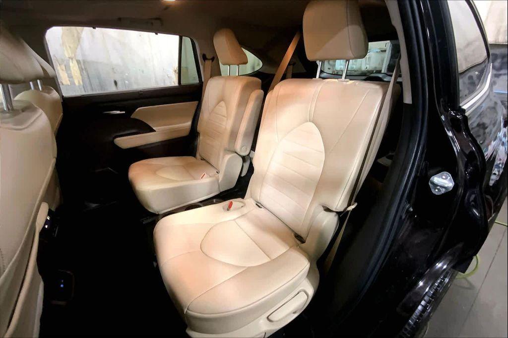 used 2022 Toyota Highlander car, priced at $34,997