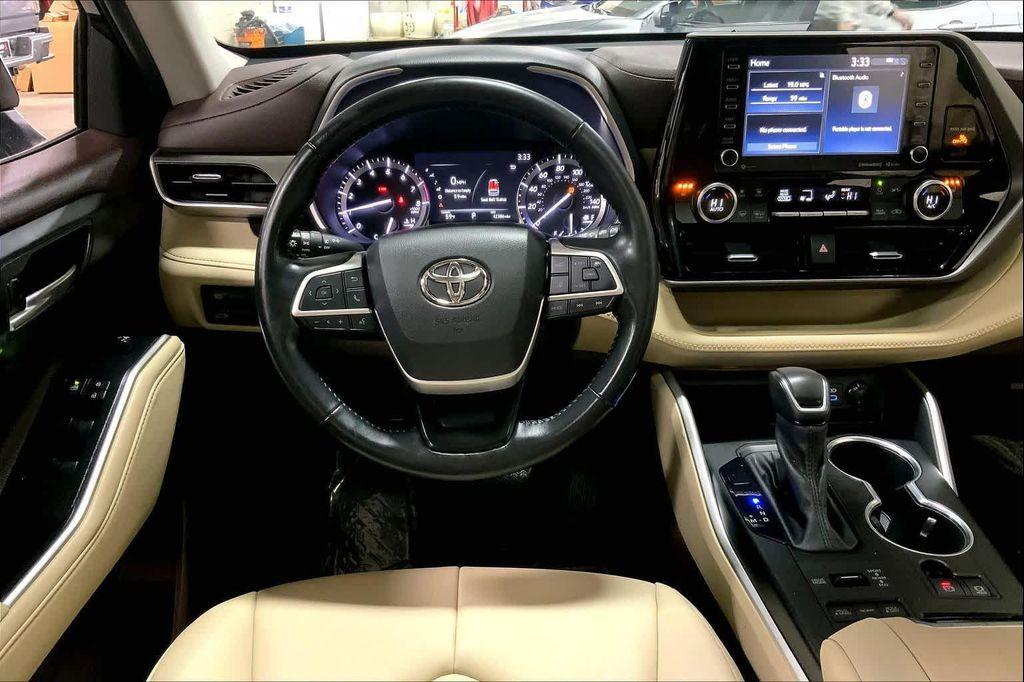 used 2022 Toyota Highlander car, priced at $34,997