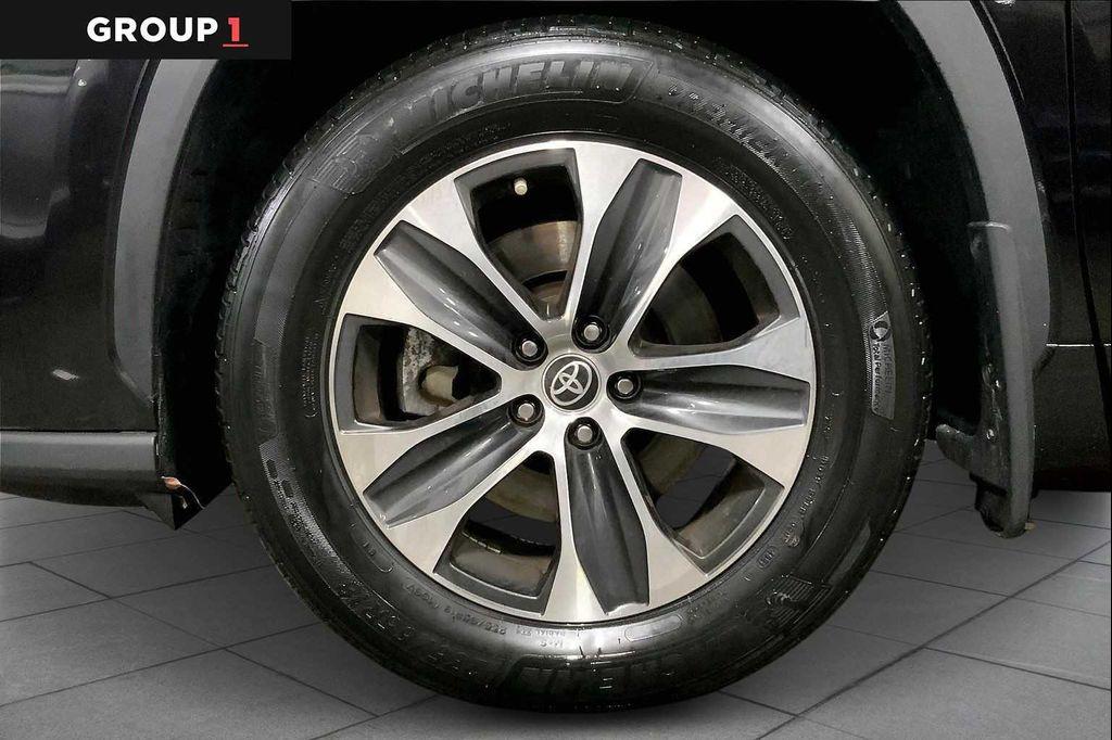 used 2022 Toyota Highlander car, priced at $34,997