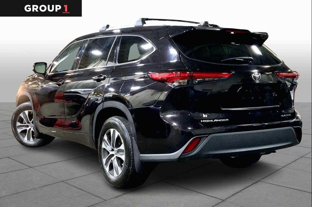 used 2022 Toyota Highlander car, priced at $34,997