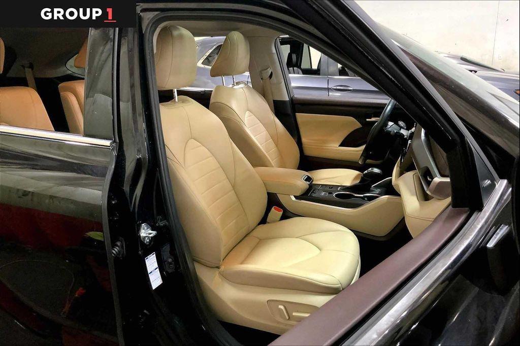 used 2022 Toyota Highlander car, priced at $34,997
