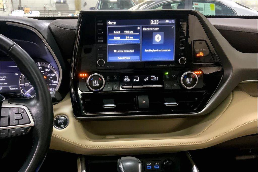 used 2022 Toyota Highlander car, priced at $34,997