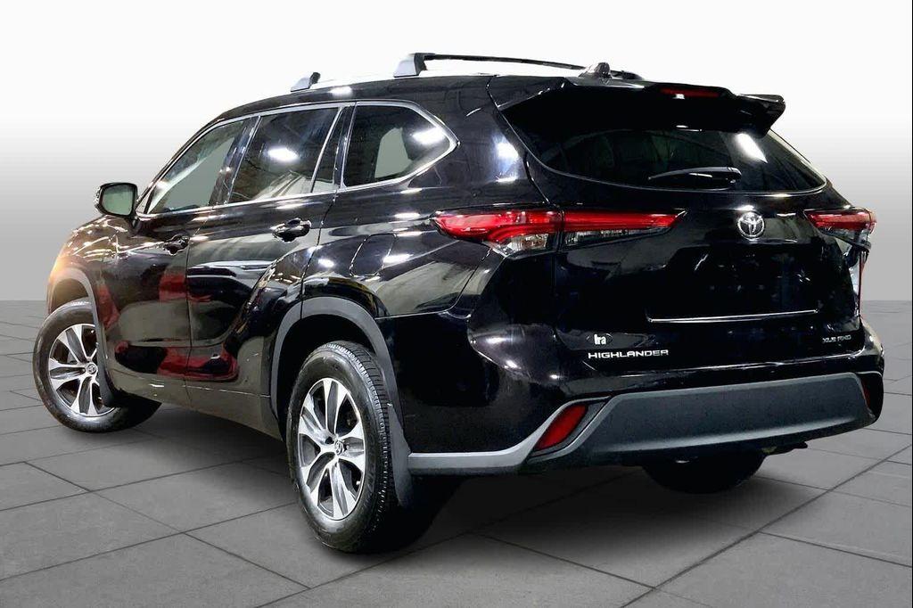used 2022 Toyota Highlander car, priced at $34,997