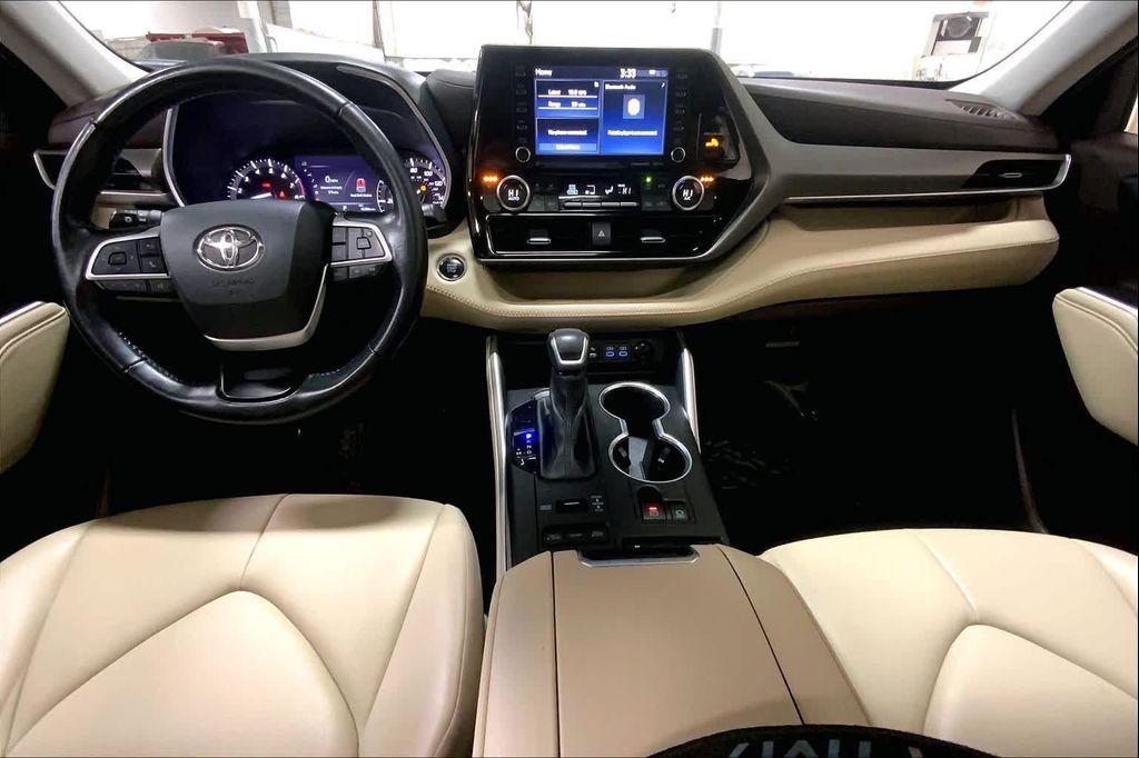 used 2022 Toyota Highlander car, priced at $34,997