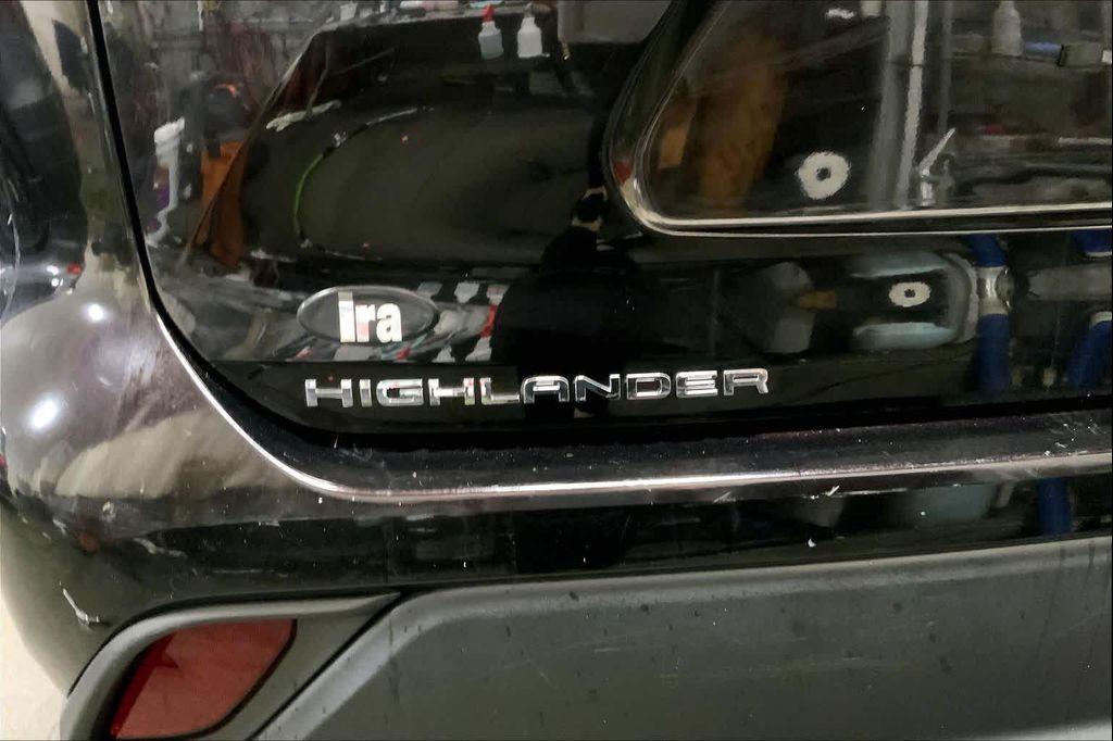 used 2022 Toyota Highlander car, priced at $34,997