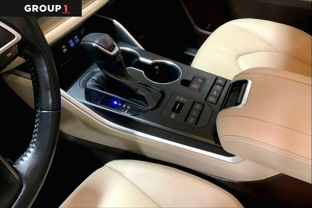 used 2022 Toyota Highlander car, priced at $34,997