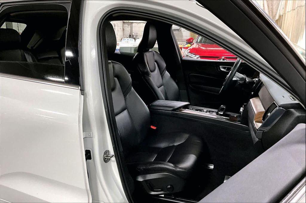 used 2022 Volvo XC60 car, priced at $25,904