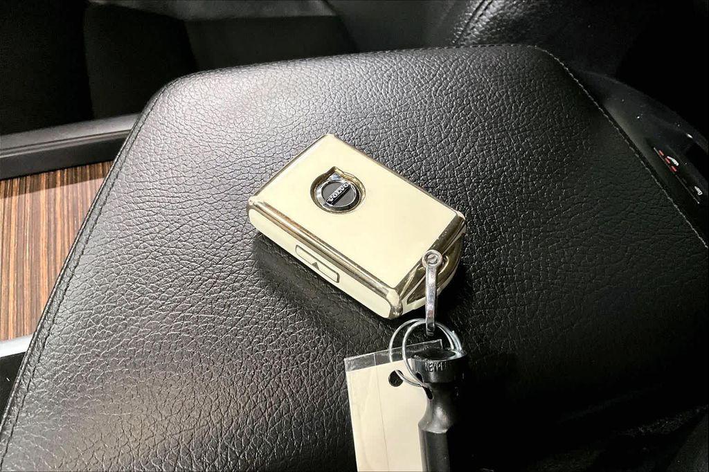 used 2022 Volvo XC60 car, priced at $25,904