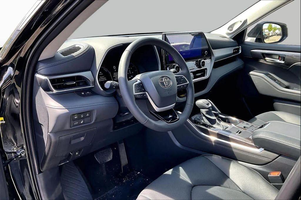 new 2026 Toyota Highlander Hybrid car, priced at $56,027