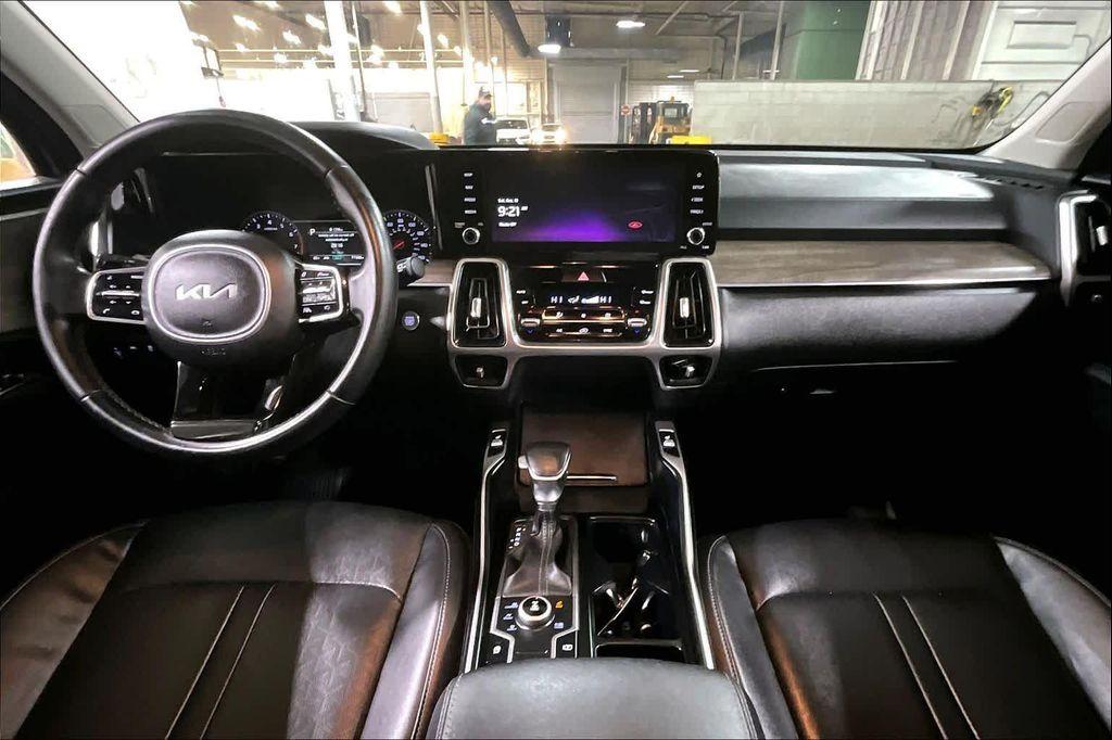 used 2022 Kia Sorento car, priced at $23,077