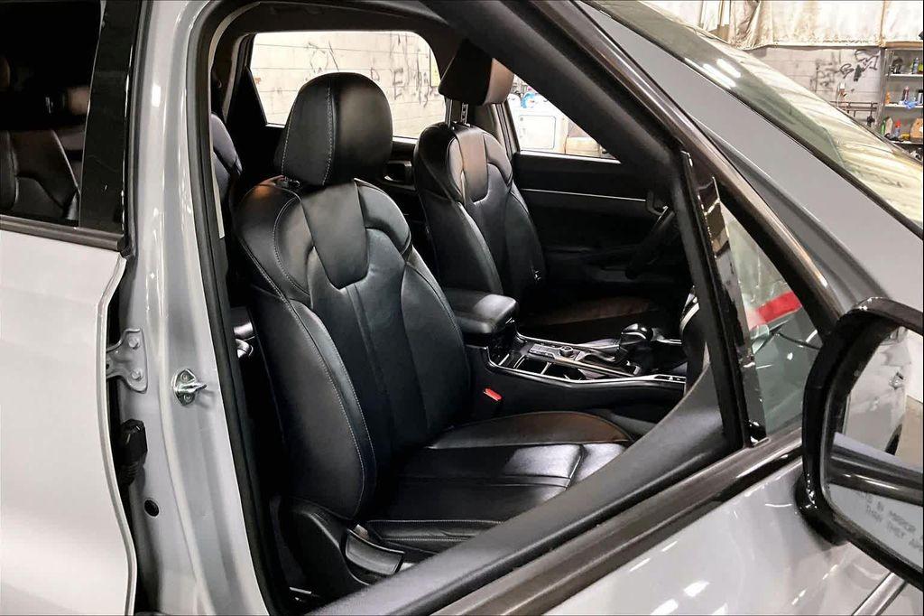 used 2022 Kia Sorento car, priced at $23,077