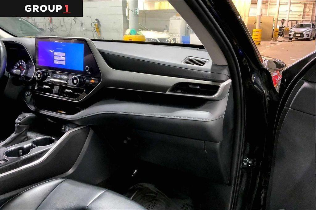 used 2024 Toyota Highlander car, priced at $41,577