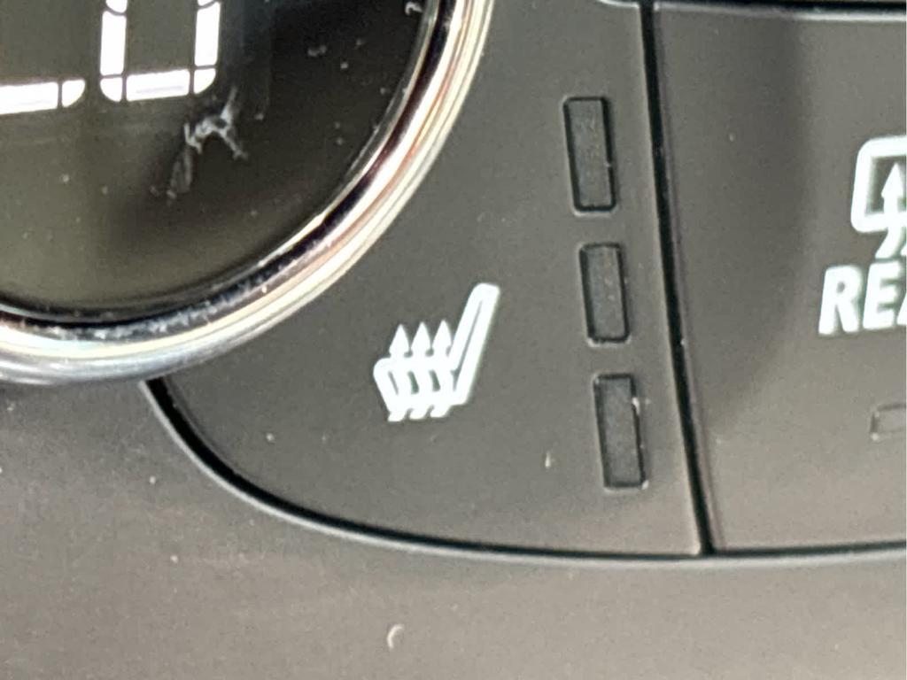 used 2023 Chevrolet Traverse car, priced at $29,989