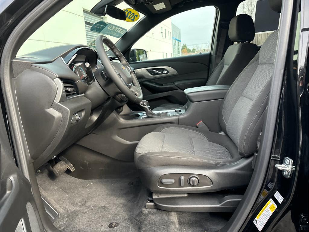 used 2023 Chevrolet Traverse car, priced at $27,149