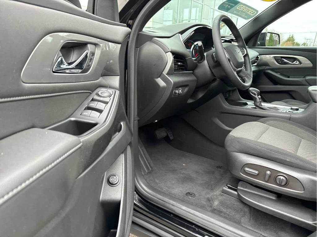 used 2023 Chevrolet Traverse car, priced at $26,348