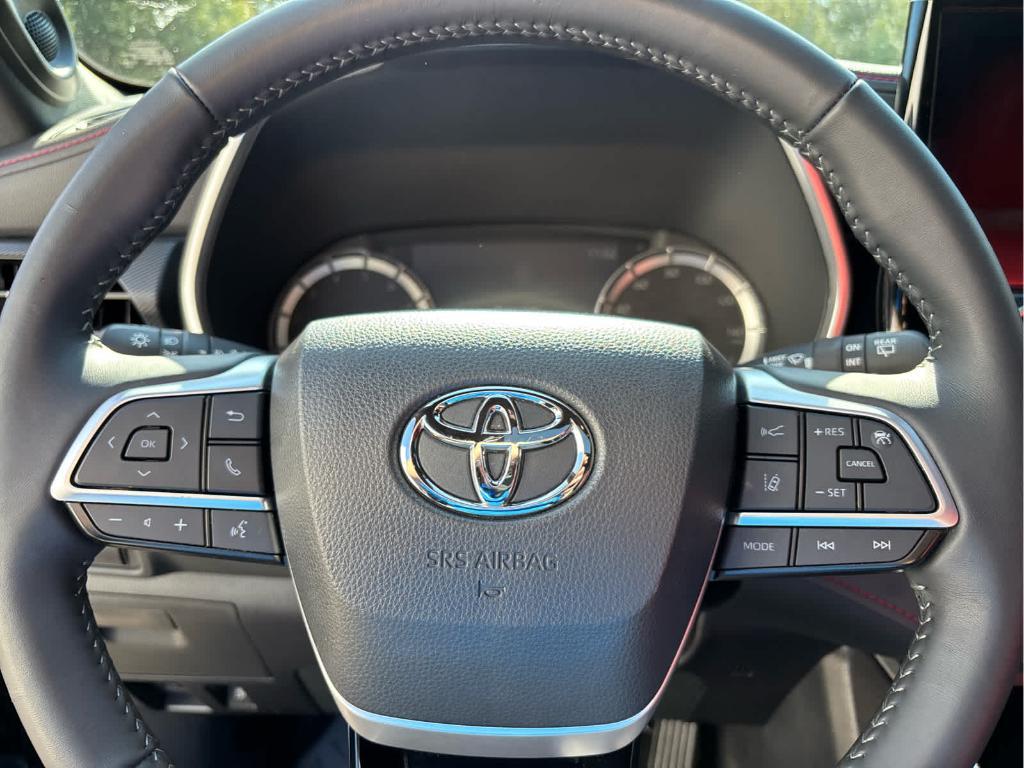 used 2023 Toyota Highlander car, priced at $40,000