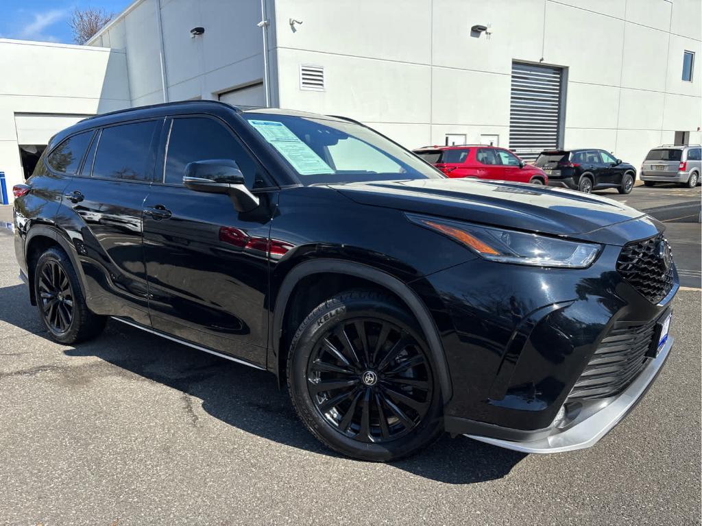 used 2023 Toyota Highlander car, priced at $40,000