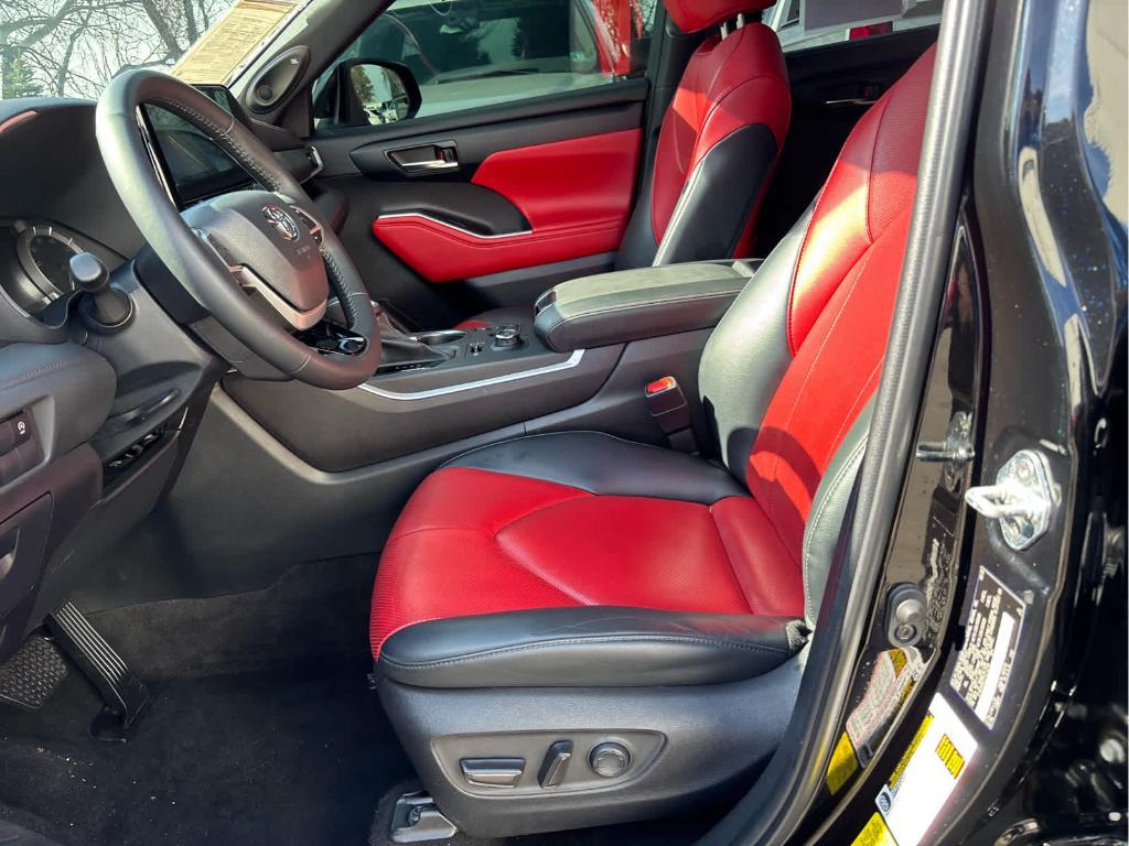 used 2023 Toyota Highlander car, priced at $40,000