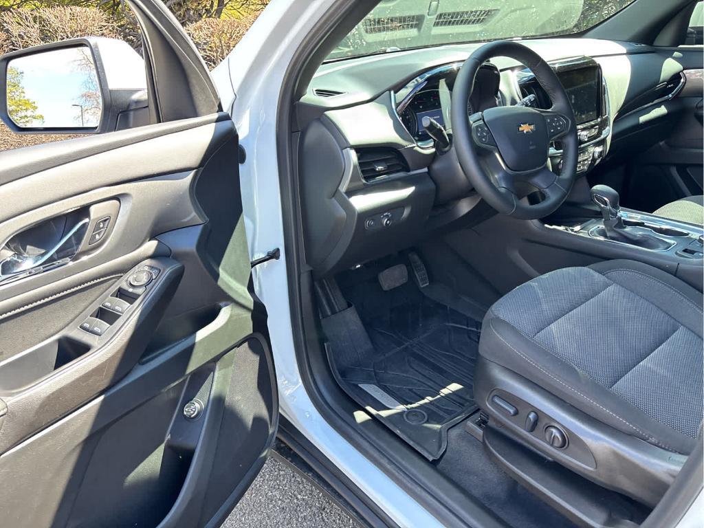 used 2023 Chevrolet Traverse car, priced at $28,895
