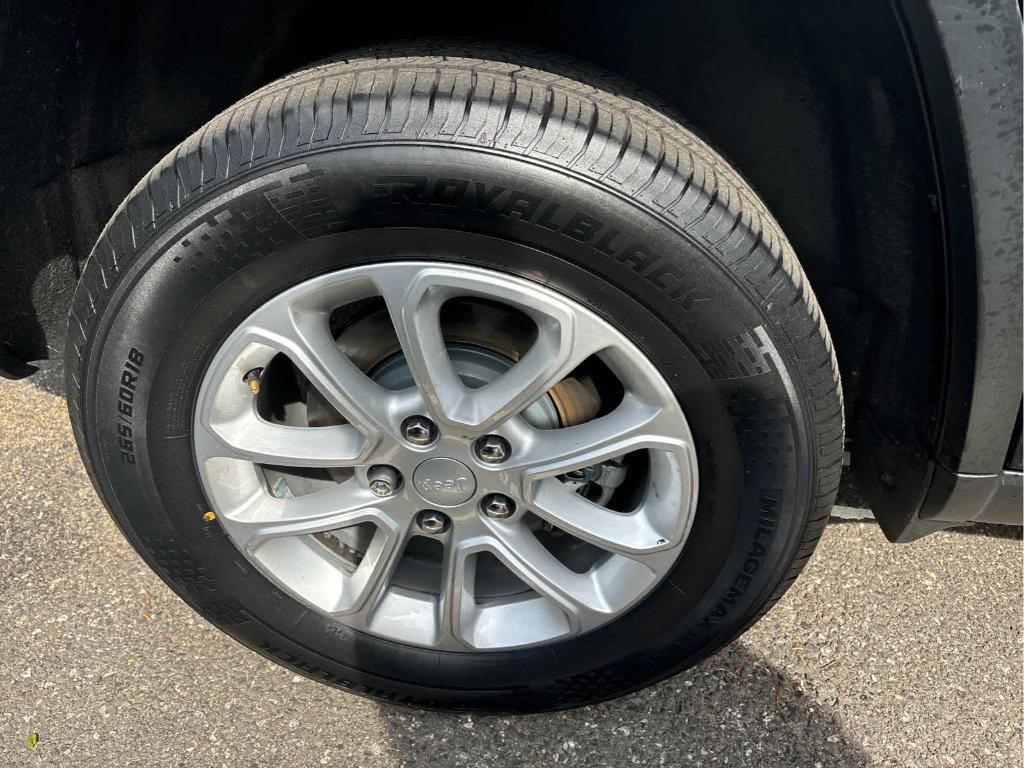 used 2021 Jeep Grand Cherokee car, priced at $23,599