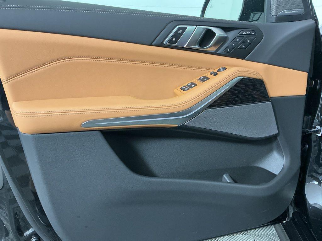 new 2026 BMW X7 car, priced at $100,735