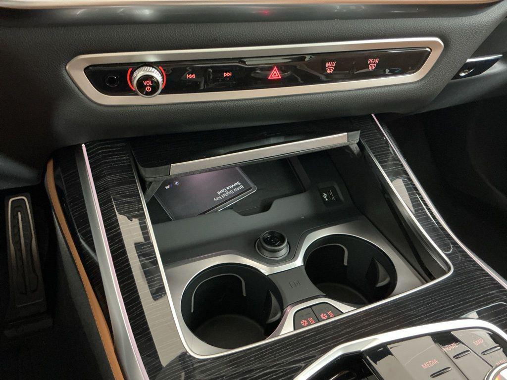new 2026 BMW X7 car, priced at $100,735