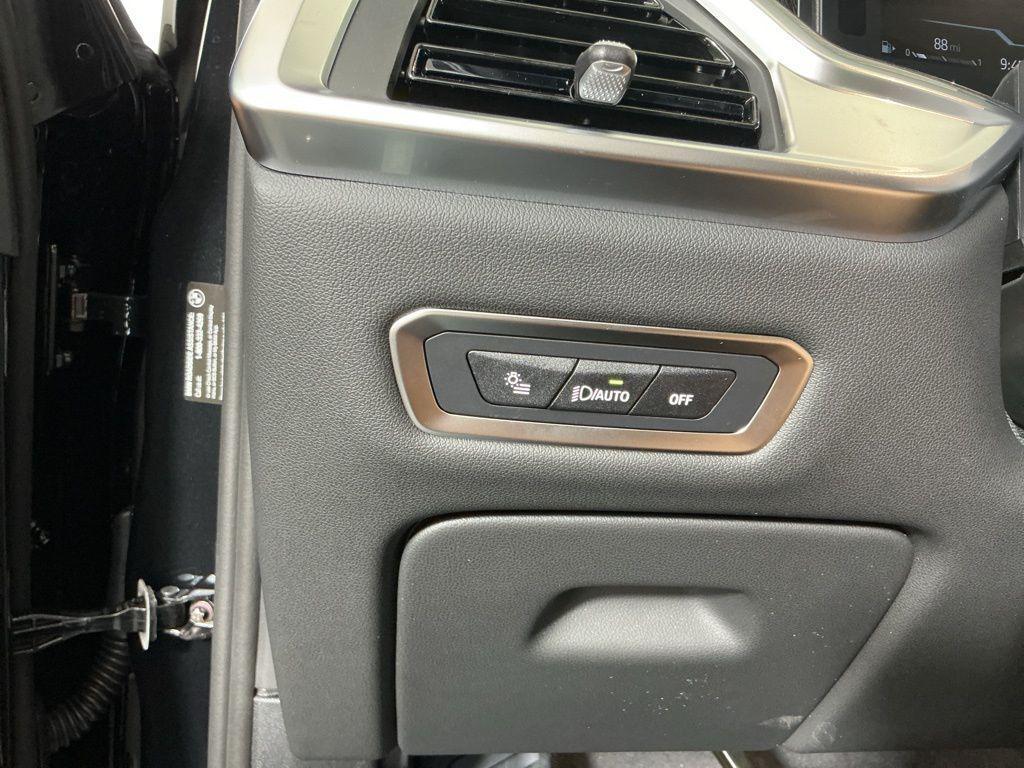 new 2026 BMW X7 car, priced at $100,735