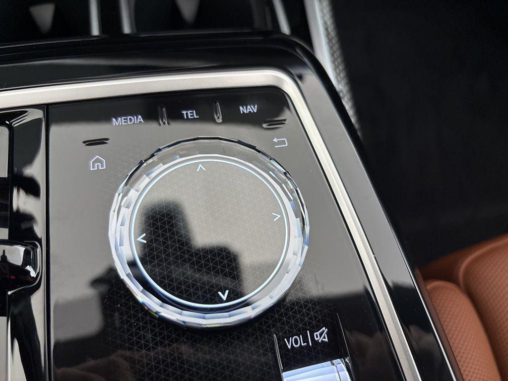 new 2025 BMW 760 car, priced at $132,255