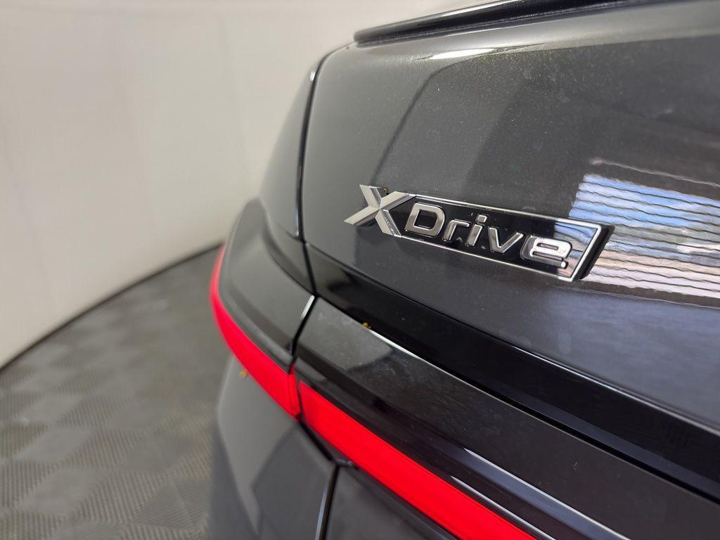 new 2025 BMW 760 car, priced at $132,255