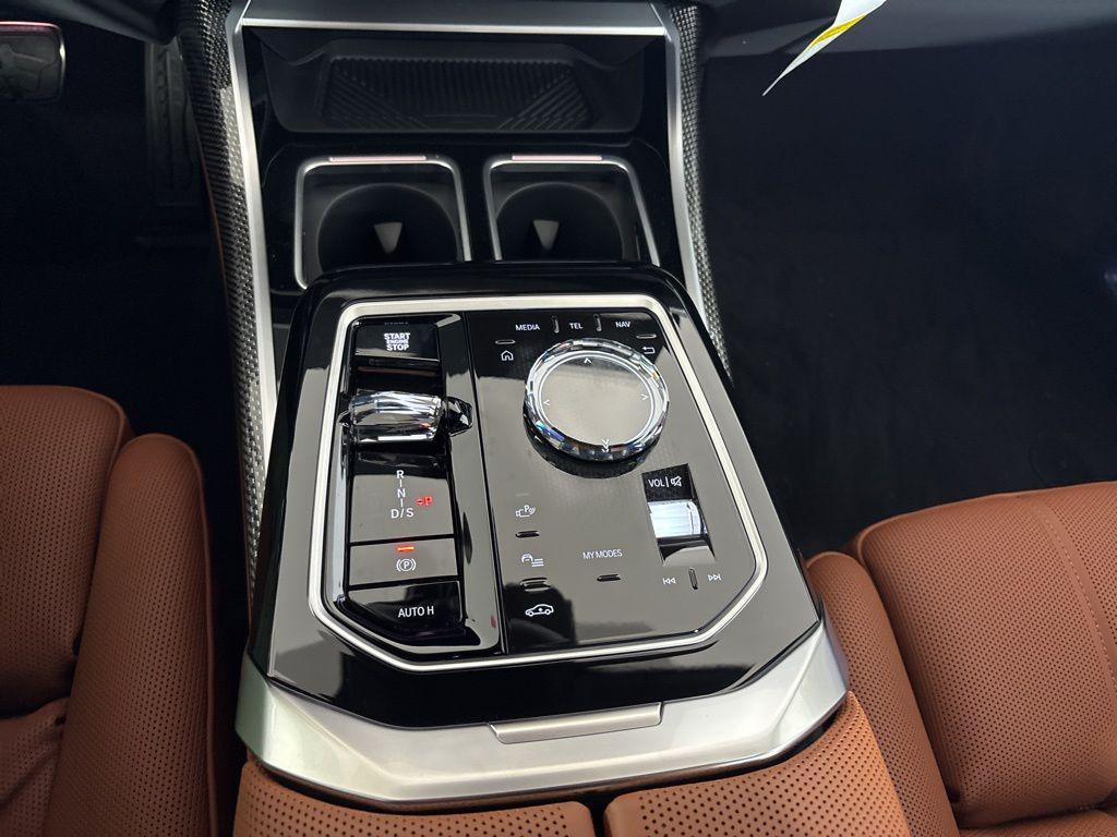 new 2025 BMW 760 car, priced at $132,255