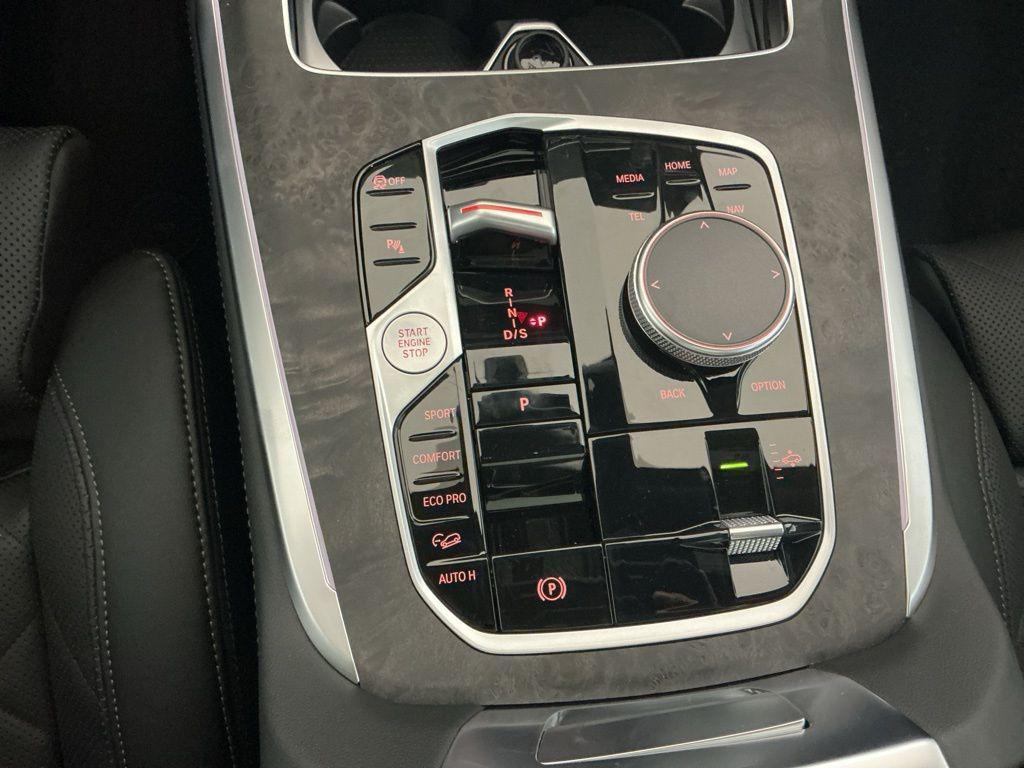 new 2026 BMW X7 car, priced at $95,925