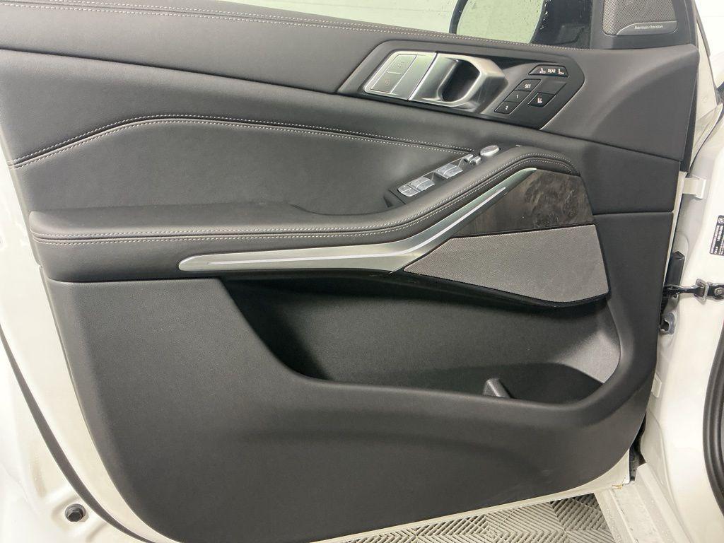 new 2026 BMW X7 car, priced at $95,925