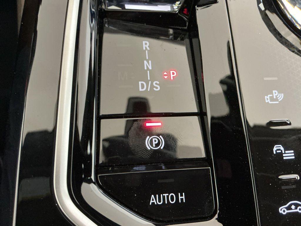 new 2025 BMW 760 car, priced at $129,735