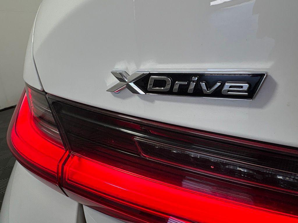 BMW 3 Series view 10