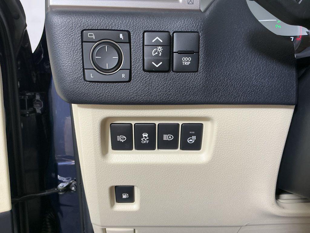 used 2023 Lexus GX 460 car, priced at $53,762