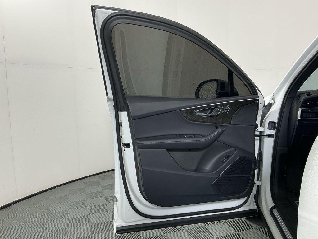 used 2025 Audi Q7 car, priced at $43,962