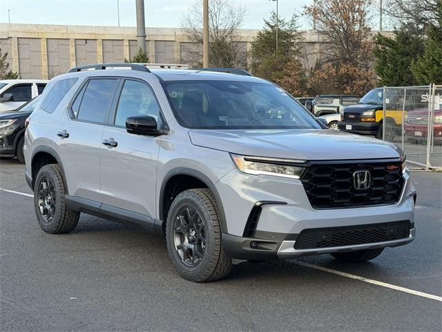 new 2025 Honda Pilot car, priced at $51,350