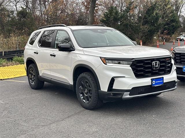 new 2025 Honda Pilot car, priced at $51,830