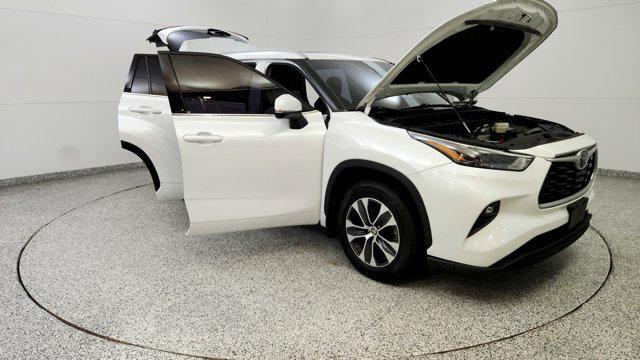 used 2022 Toyota Highlander car, priced at $29,928