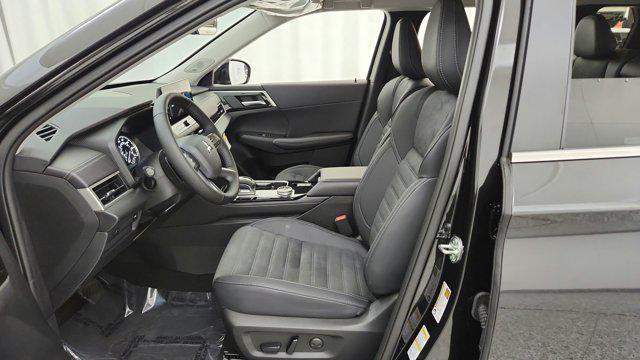 new 2025 Mitsubishi Outlander car, priced at $35,175