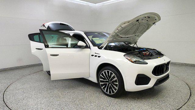 new 2025 Maserati Grecale car, priced at $89,805