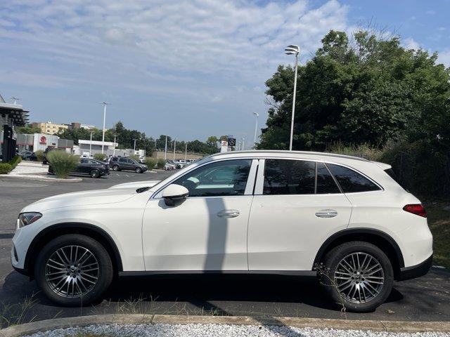 new 2025 Mercedes-Benz GLC 300 car