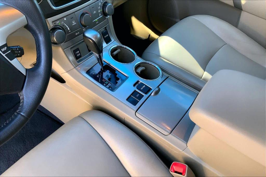 used 2013 Toyota Highlander car, priced at $12,900