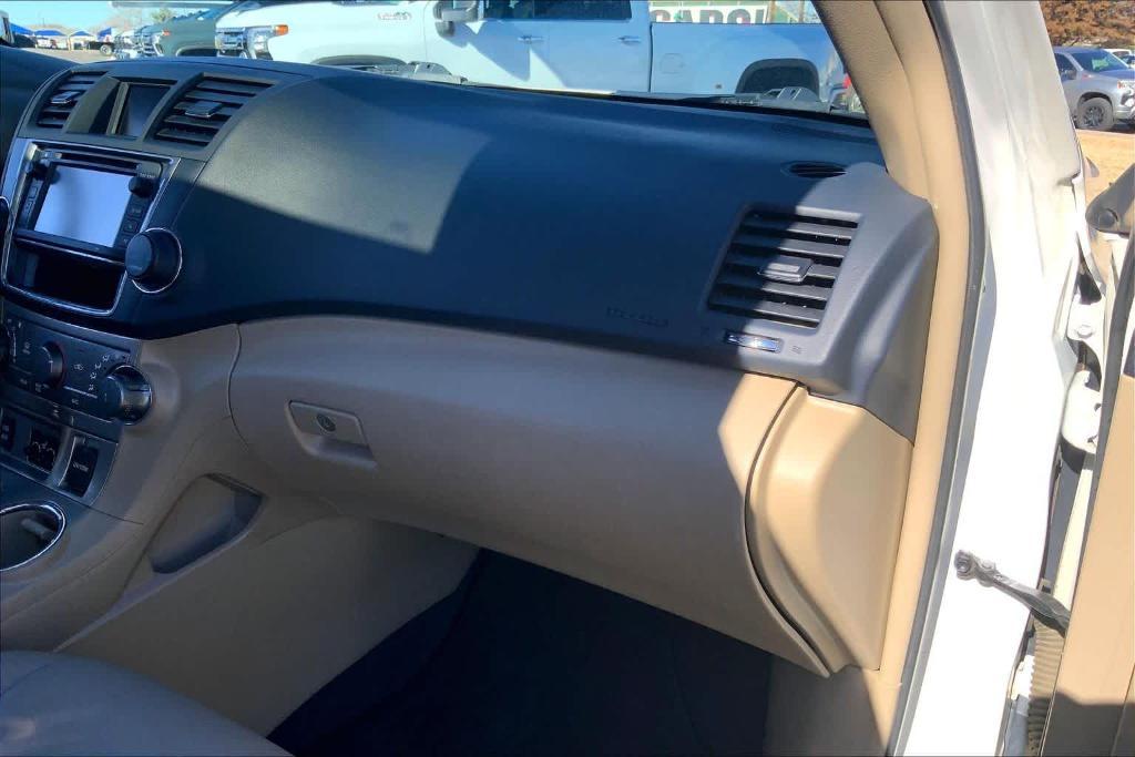 used 2013 Toyota Highlander car, priced at $12,900