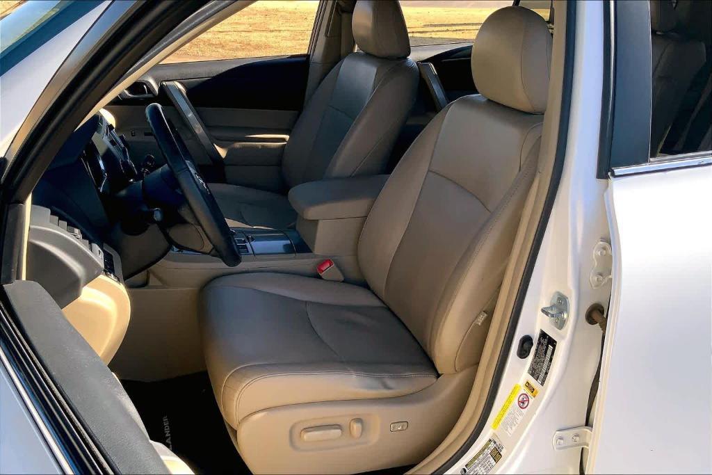 used 2013 Toyota Highlander car, priced at $12,900