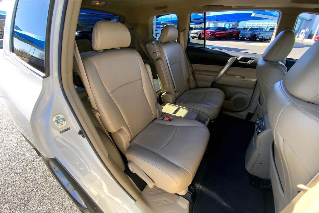 used 2013 Toyota Highlander car, priced at $12,900